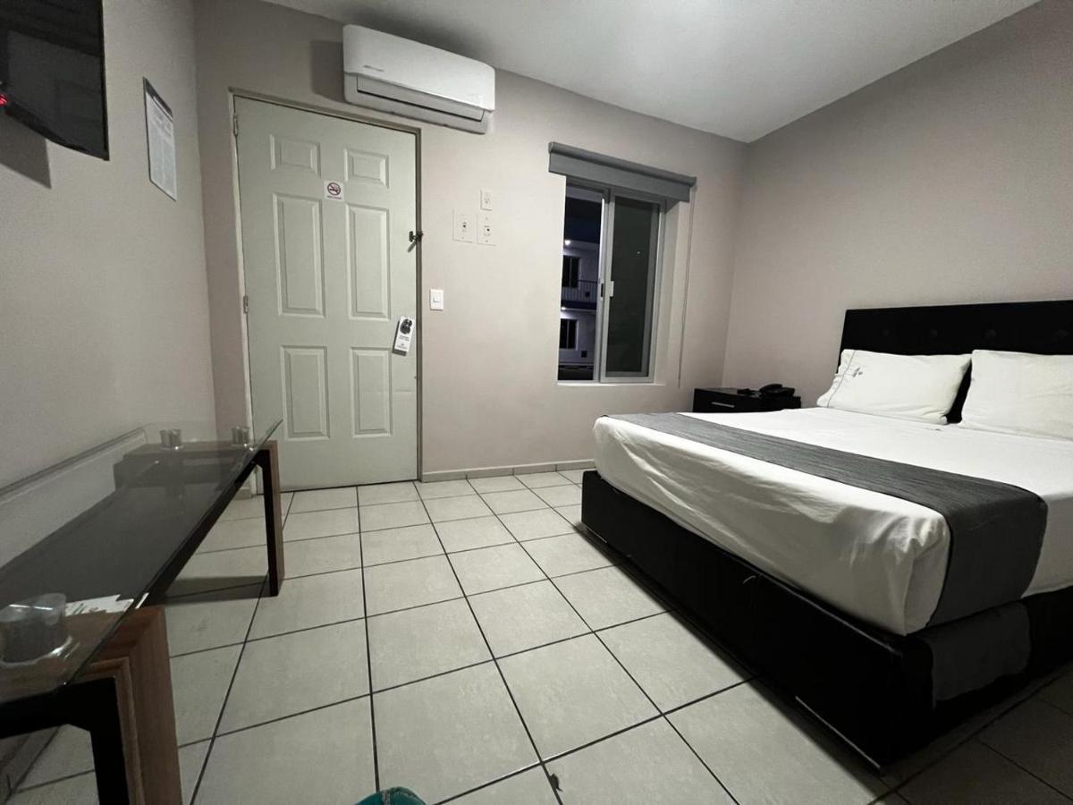 Expo Hotel Guadalajara - Zona Expo Frente Al Centro De Convenciones מראה חיצוני תמונה