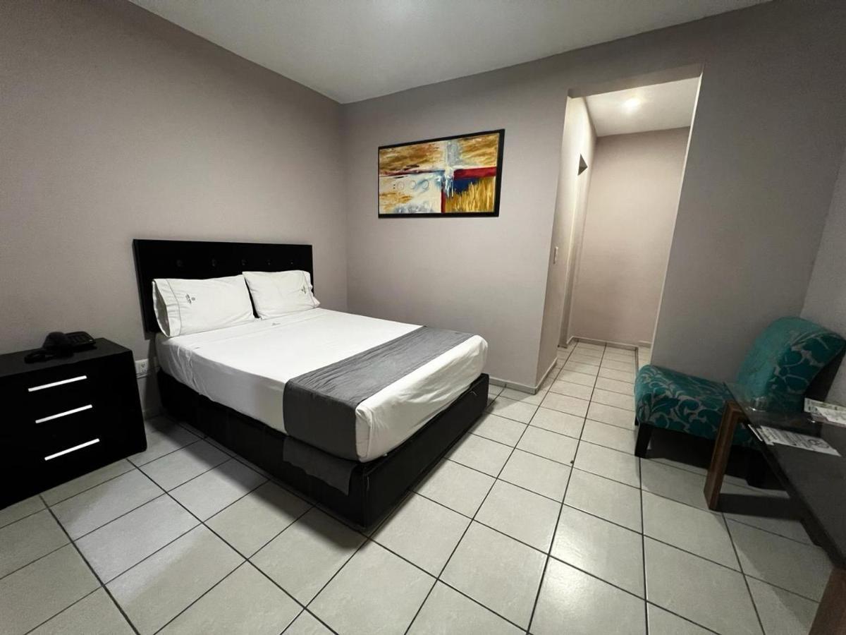 Expo Hotel Guadalajara - Zona Expo Frente Al Centro De Convenciones מראה חיצוני תמונה